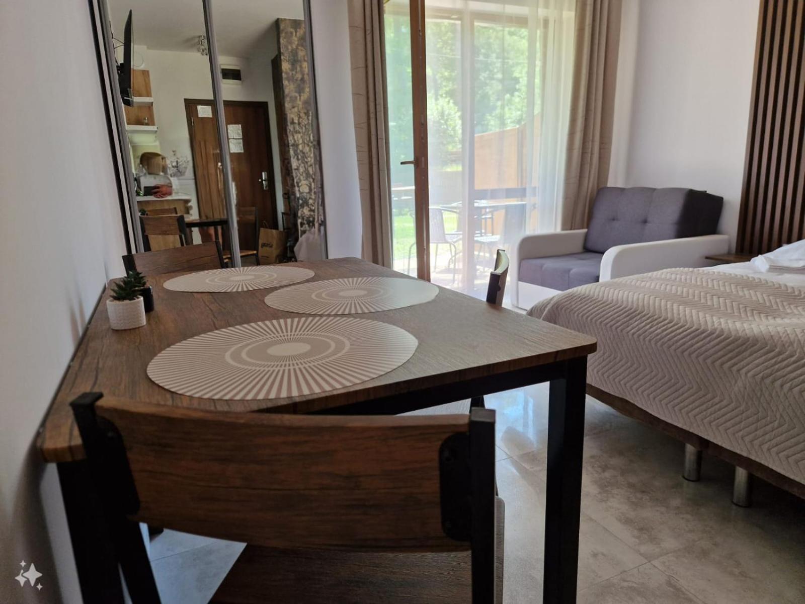 10 Z Ogrodem Apartment